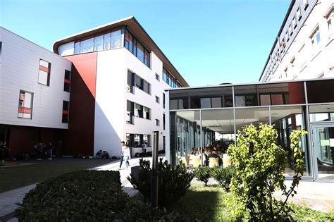 Collège et Lycée Privés Saint Pierre Chanel.